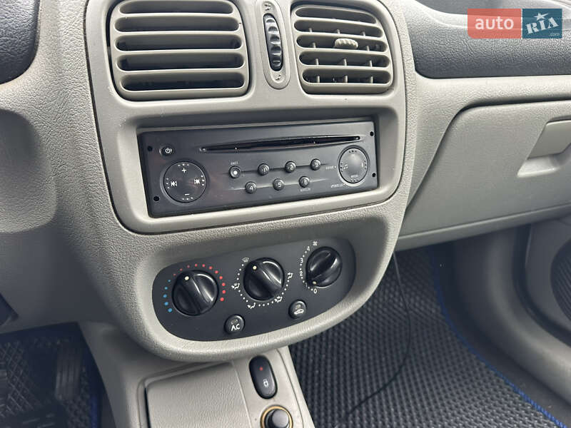 Седан Renault Clio 2006 в Києві