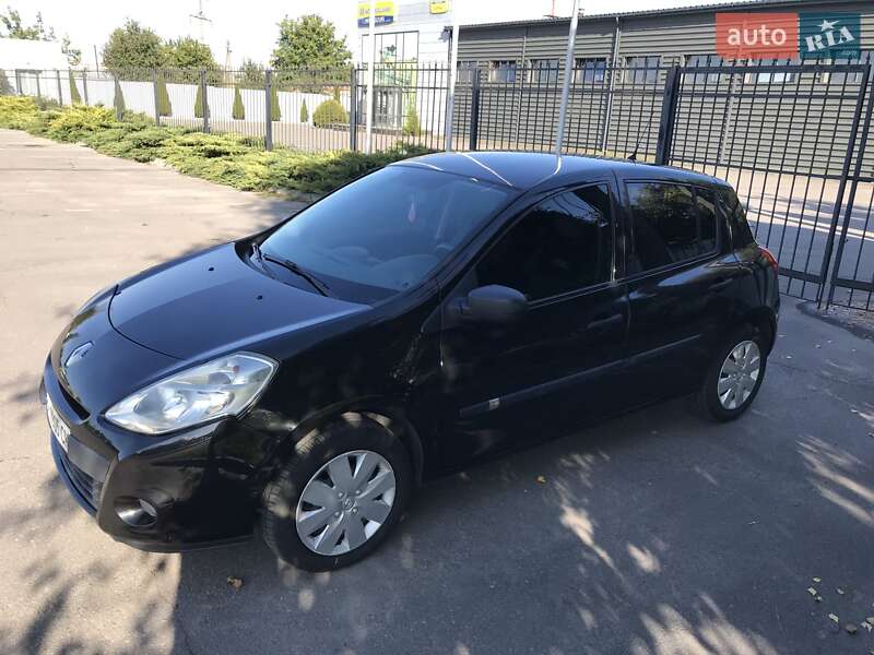 Хэтчбек Renault Clio 2009 в Сумах