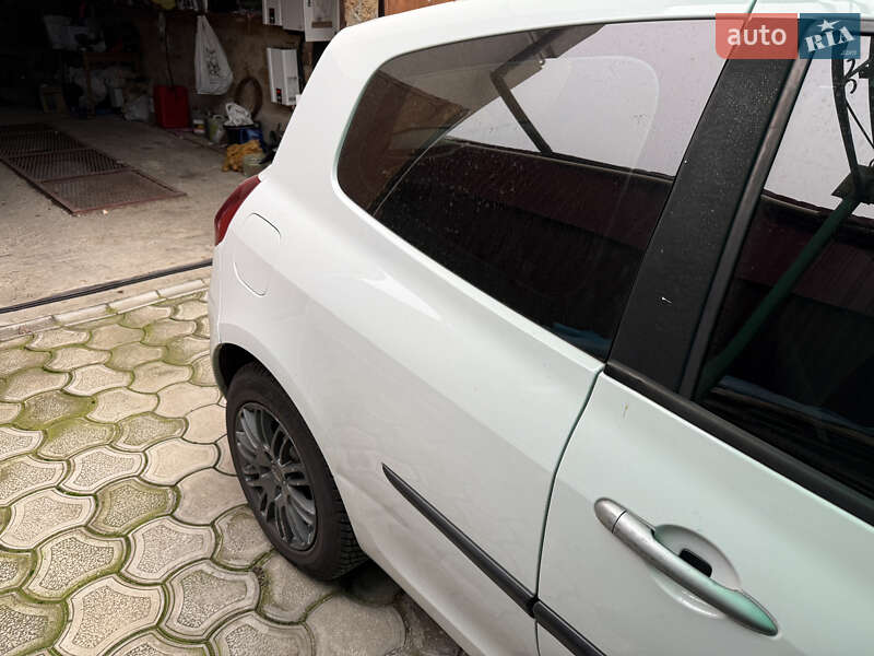Хетчбек Renault Clio 2010 в Запоріжжі