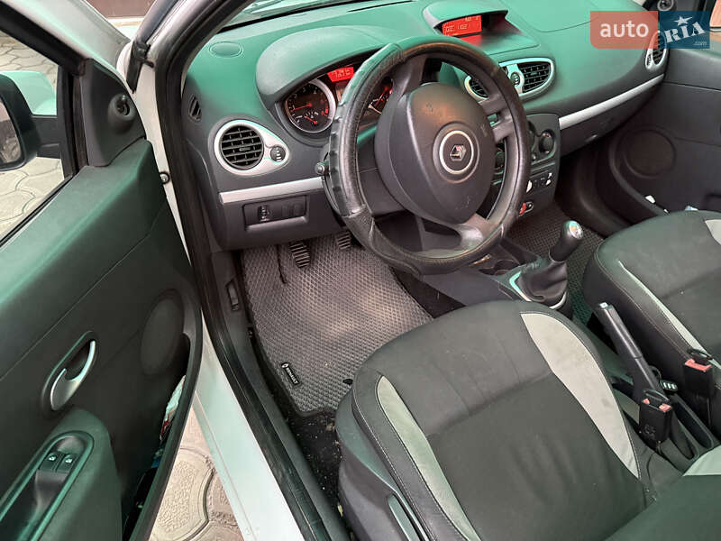Хетчбек Renault Clio 2010 в Запоріжжі