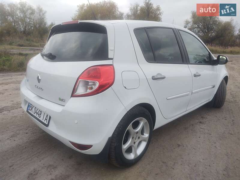 Хэтчбек Renault Clio 2012 в Дубно