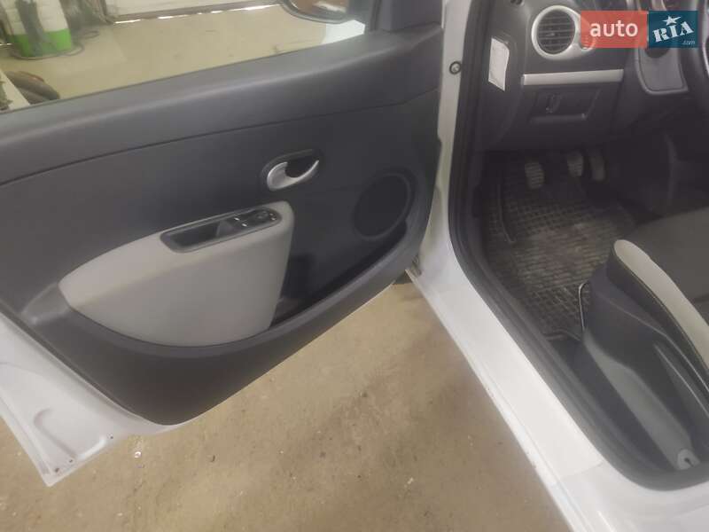 Хэтчбек Renault Clio 2012 в Дубно