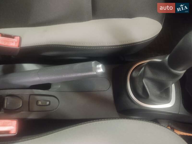 Хэтчбек Renault Clio 2012 в Дубно