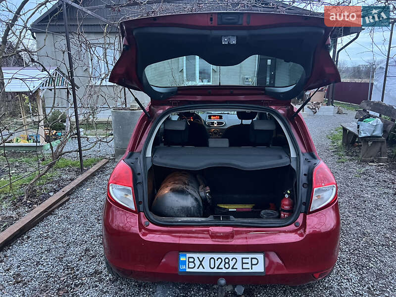 Хэтчбек Renault Clio 2010 в Полонном