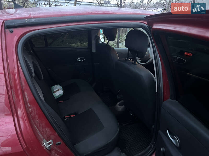 Хэтчбек Renault Clio 2010 в Полонном