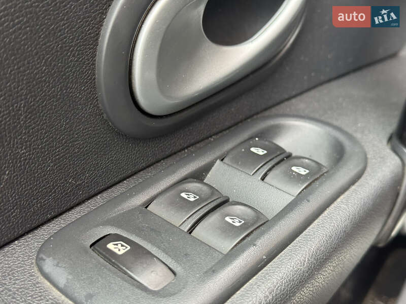 Хетчбек Renault Clio 2011 в Острозі фото 10 Хетчбек Renault Clio 2011 в Острозі