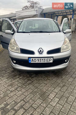 Хэтчбек Renault Clio 2006 в Мукачево