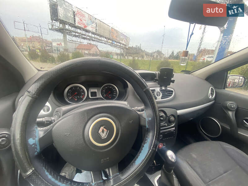 Хетчбек Renault Clio 2006 в Мукачевому