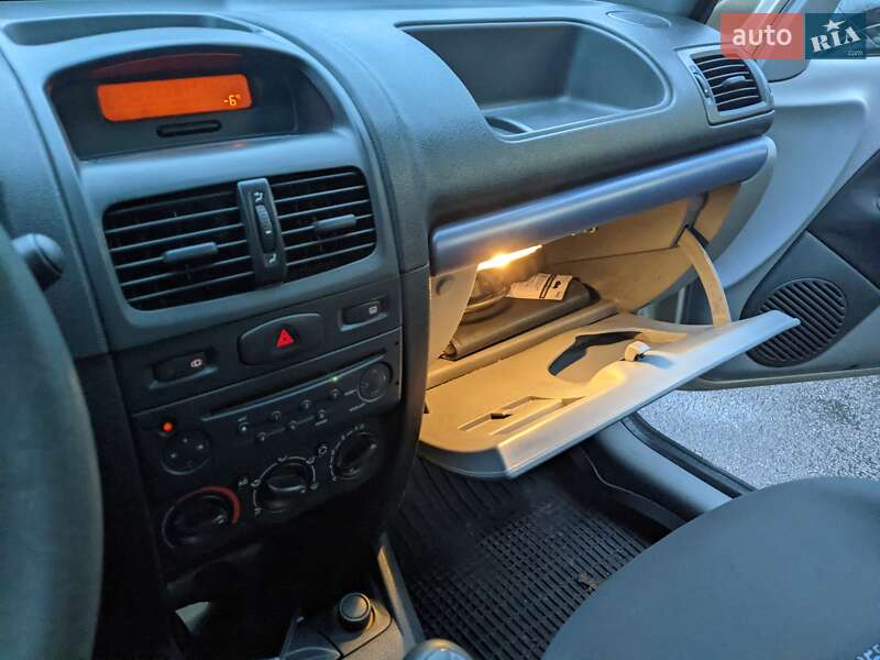 Седан Renault Clio 2007 в Киеве