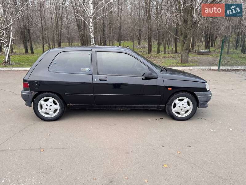 Хэтчбек Renault Clio 1993 в Запорожье