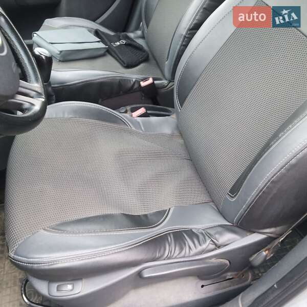 Универсал Renault Clio 2009 в Луцке фото 11 Универсал Renault Clio 2009 в Луцке