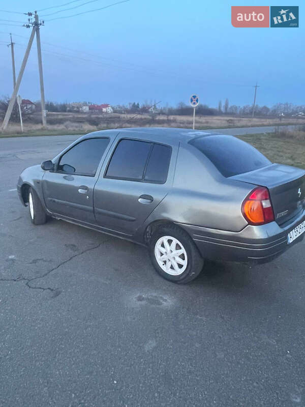 Хэтчбек Renault Clio 2001 в Яготине