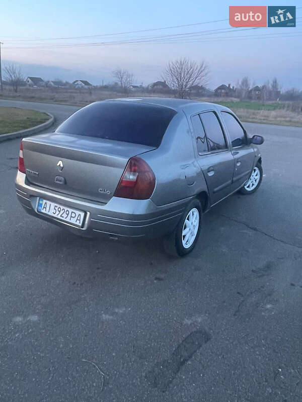 Хэтчбек Renault Clio 2001 в Яготине