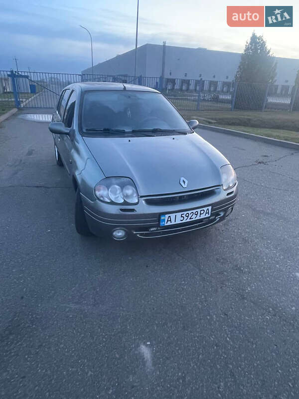 Хэтчбек Renault Clio 2001 в Яготине