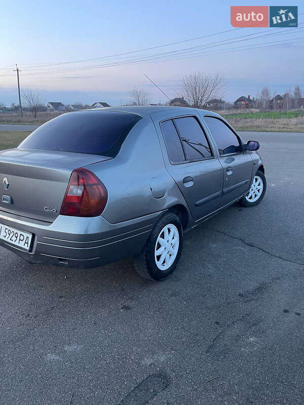 Хэтчбек Renault Clio 2001 в Яготине