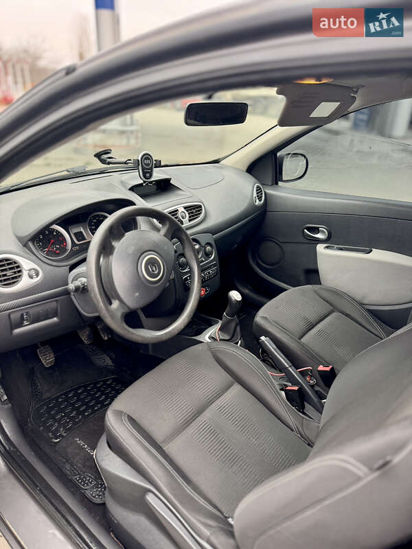 Хэтчбек Renault Clio 2011 в Гайсине