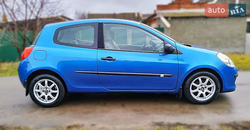 Хэтчбек Renault Clio 2005 в Сумах