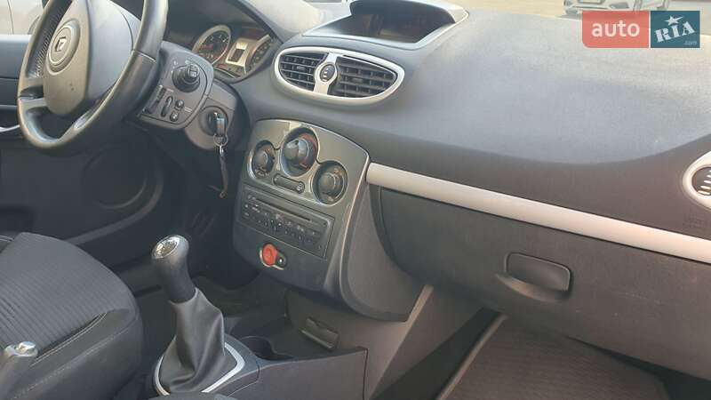Хэтчбек Renault Clio 2012 в Киеве