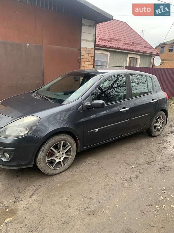 Хэтчбек Renault Clio 2006 в Хмельнике