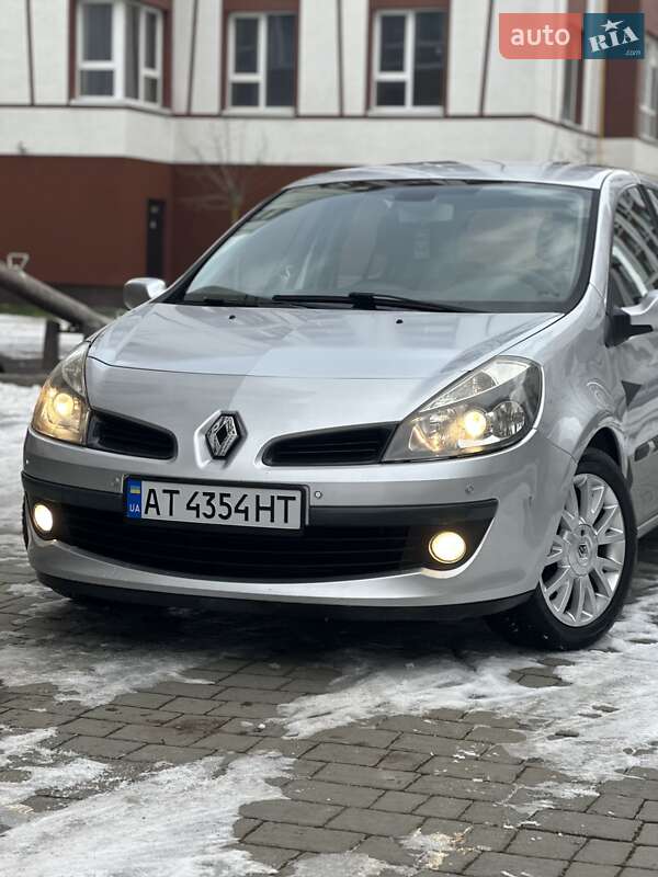 Хэтчбек Renault Clio 2006 в Коломые