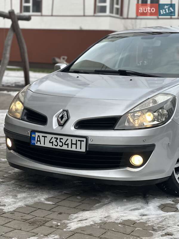 Хэтчбек Renault Clio 2006 в Коломые