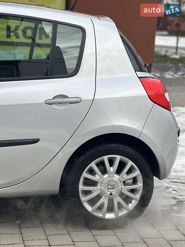 Хэтчбек Renault Clio 2006 в Коломые