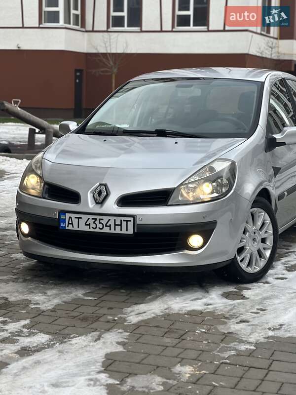 Хэтчбек Renault Clio 2006 в Коломые