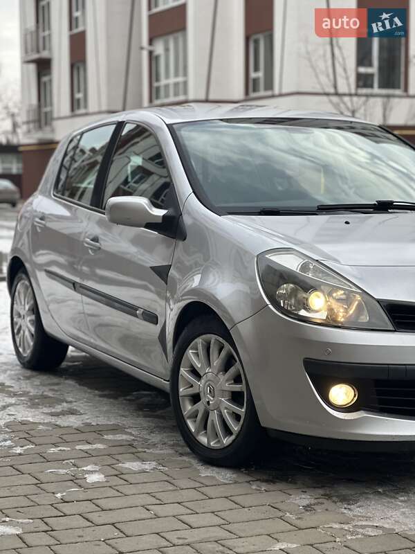 Хэтчбек Renault Clio 2006 в Коломые