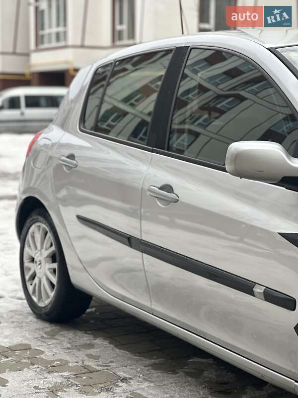 Хэтчбек Renault Clio 2006 в Коломые