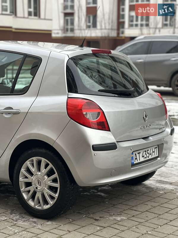 Хэтчбек Renault Clio 2006 в Коломые
