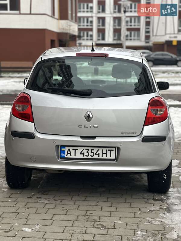 Хэтчбек Renault Clio 2006 в Коломые