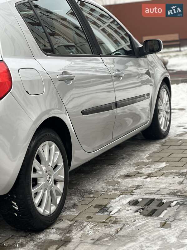 Хэтчбек Renault Clio 2006 в Коломые