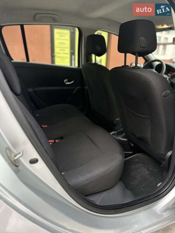 Хэтчбек Renault Clio 2006 в Коломые