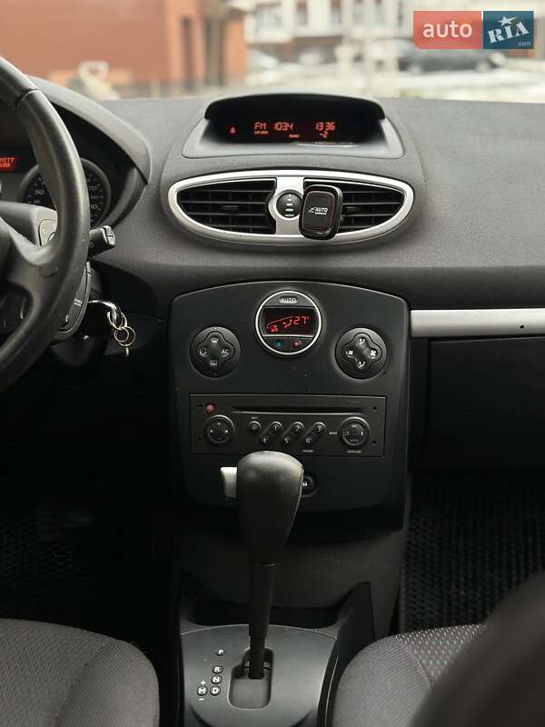 Хэтчбек Renault Clio 2006 в Коломые