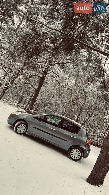 Хэтчбек Renault Clio 2009 в Александрие