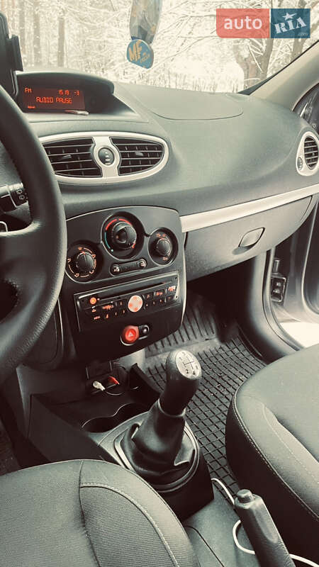 Хэтчбек Renault Clio 2009 в Александрие