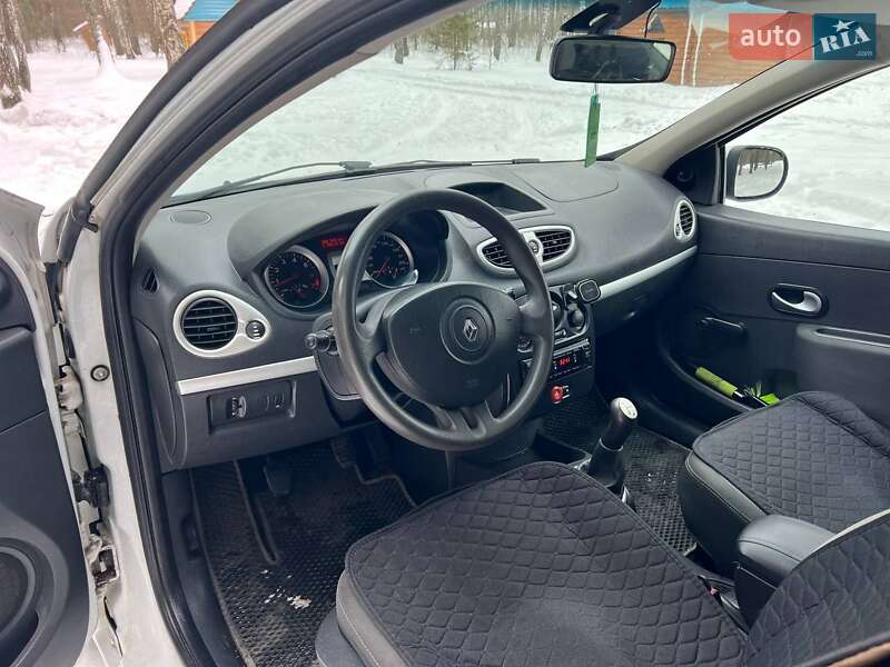 Хэтчбек Renault Clio 2011 в Любешове