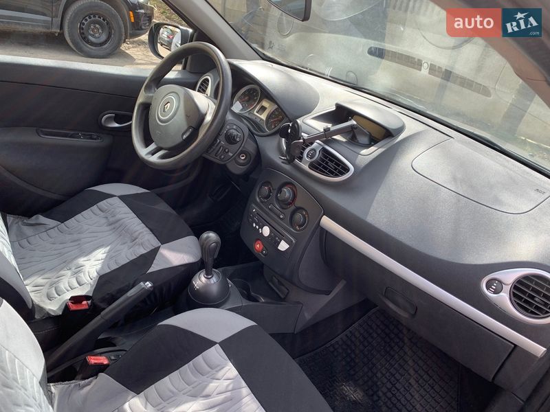 Хэтчбек Renault Clio 2010 в Ивано-Франковске