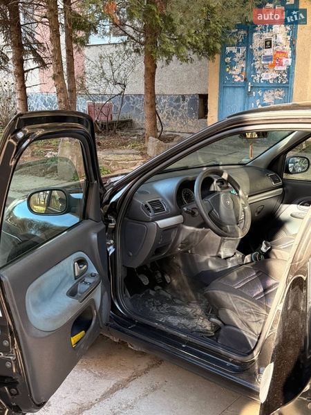 Хетчбек Renault Clio 2005 в Мукачевому