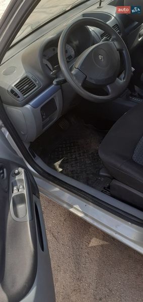 Седан Renault Clio 2006 в Кривому Розі