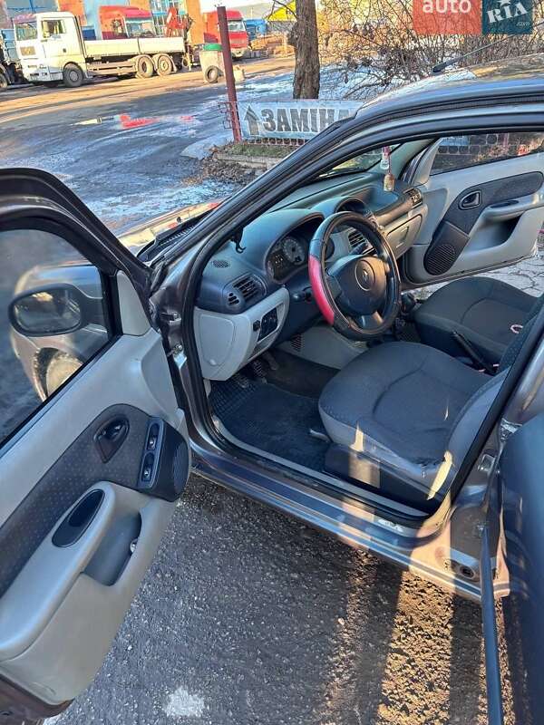 Седан Renault Clio 2005 в Сквире