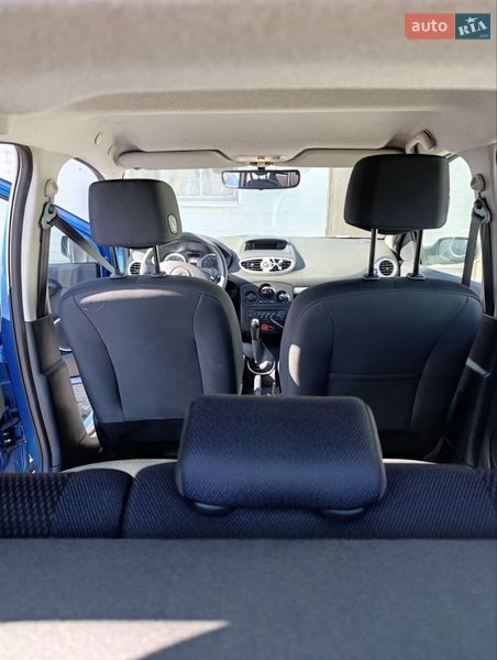 Хетчбек Renault Clio 2006 в Помічній