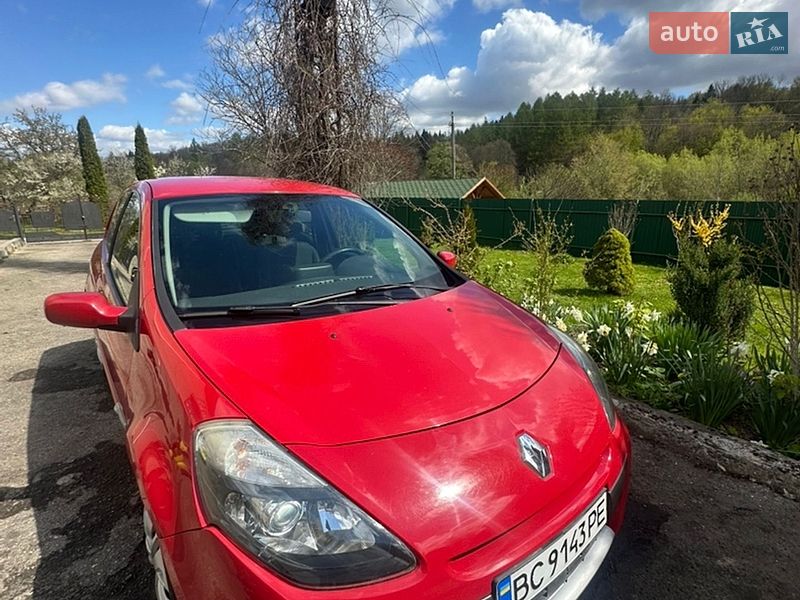 Седан Renault Clio 2010 в Стрые