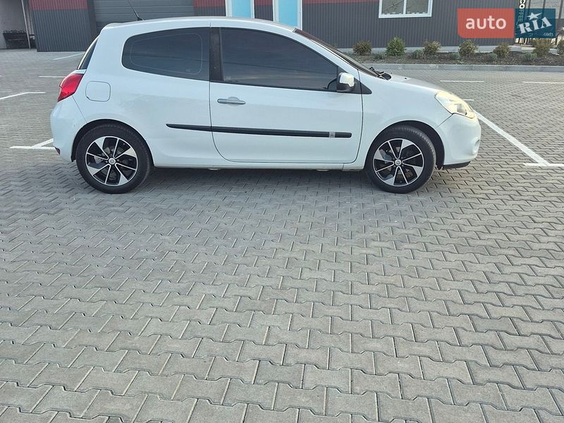 Хэтчбек Renault Clio 2010 в Дубно