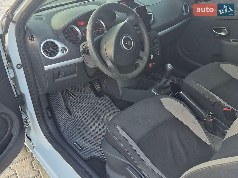 Хэтчбек Renault Clio 2010 в Дубно