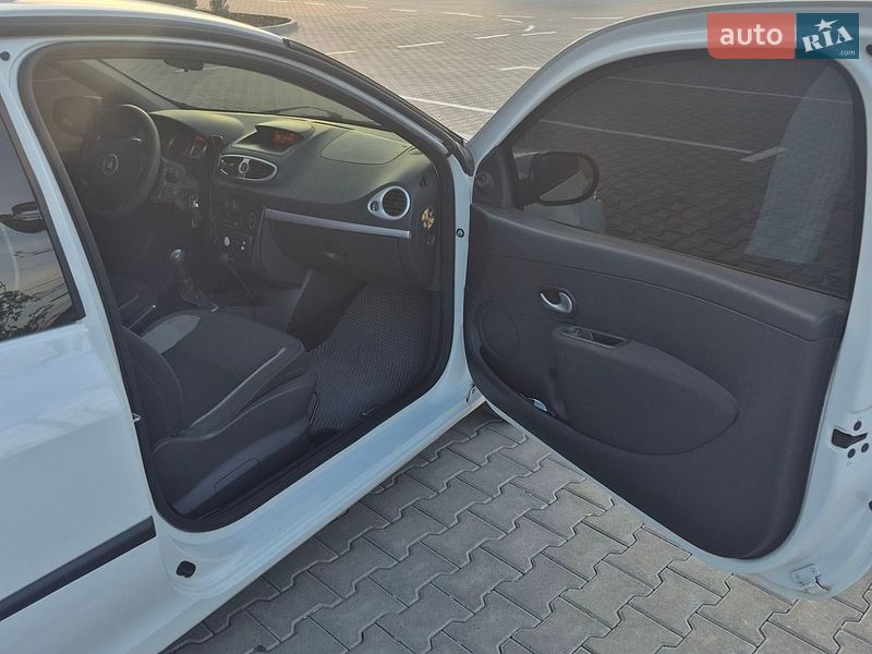 Хэтчбек Renault Clio 2010 в Дубно