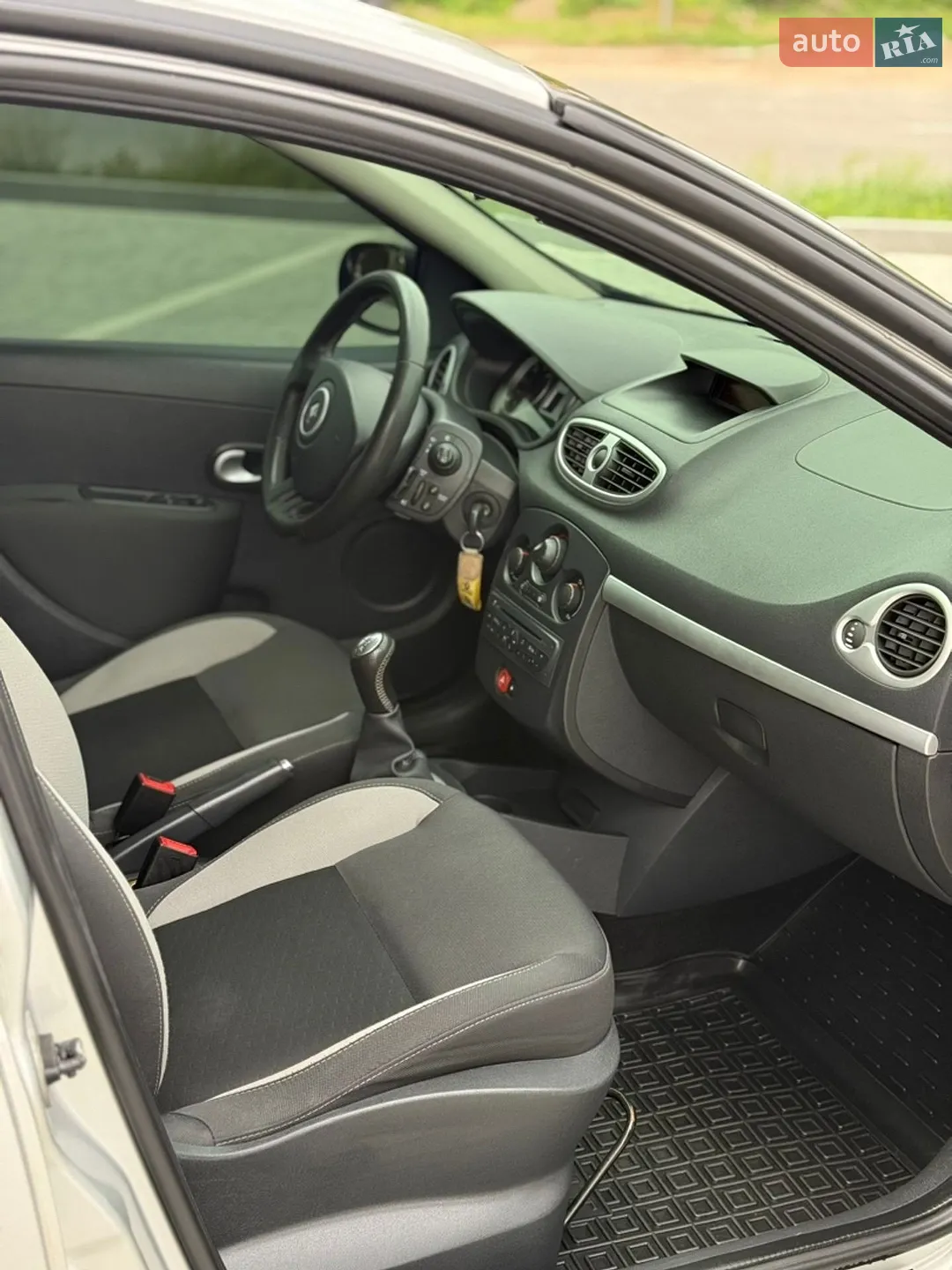 2011 Renault Clio - мініатюра 21