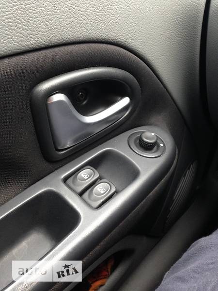 Седан Renault Clio 2006 в Киеве фото 4 Седан Renault Clio 2006 в Киеве