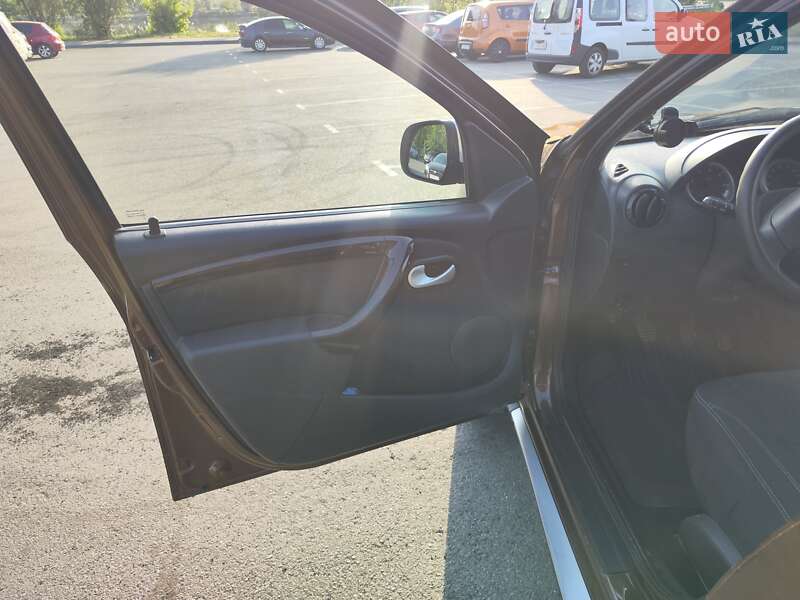 Внедорожник / Кроссовер Renault Duster 2010 в Ворзеле