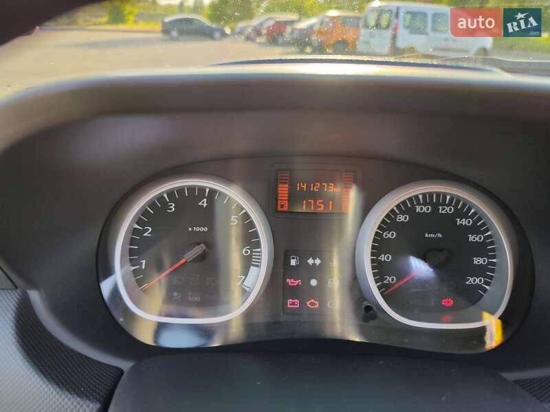 Внедорожник / Кроссовер Renault Duster 2010 в Ворзеле